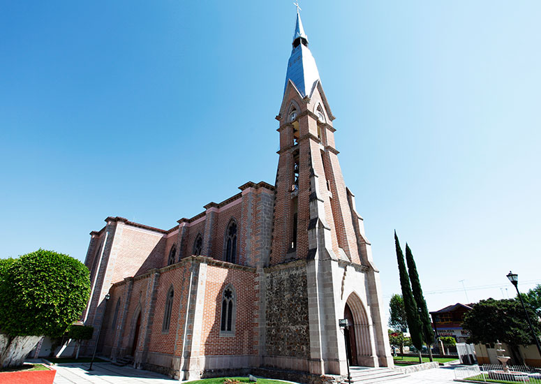 Exterior de la Parroquia del Señor de la Misericordia en Jalpa de Cánovas Guanajuato