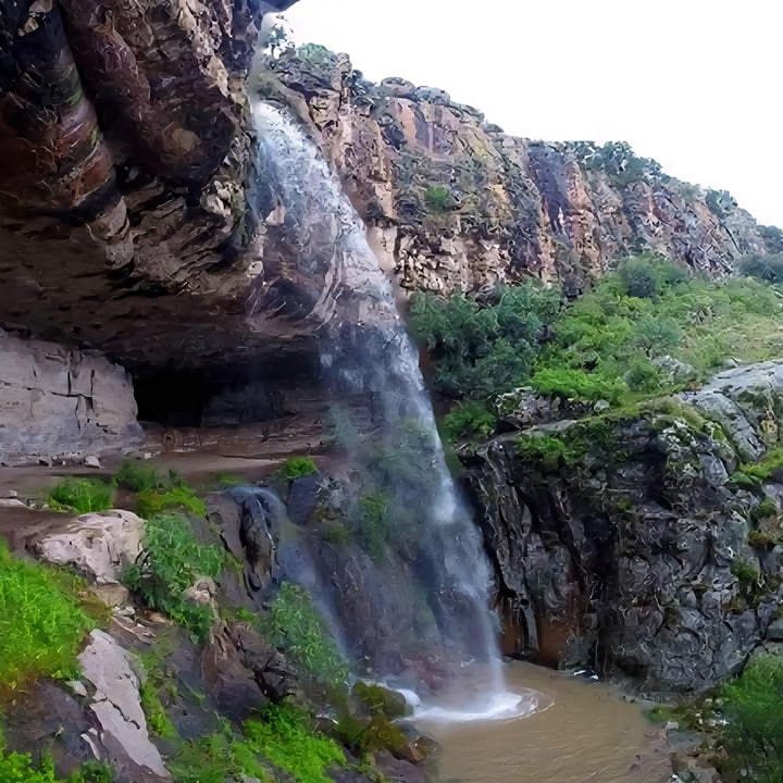 La Cascada Cueva Longa