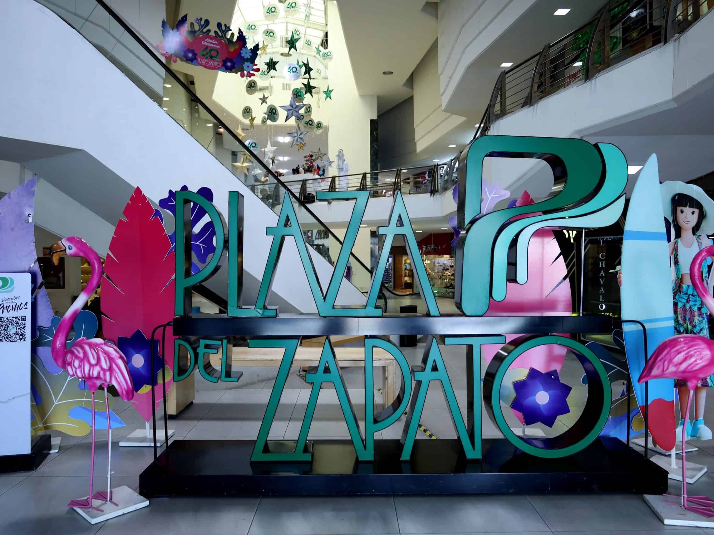Plaza del Zapato lettering inside the mall, León.
