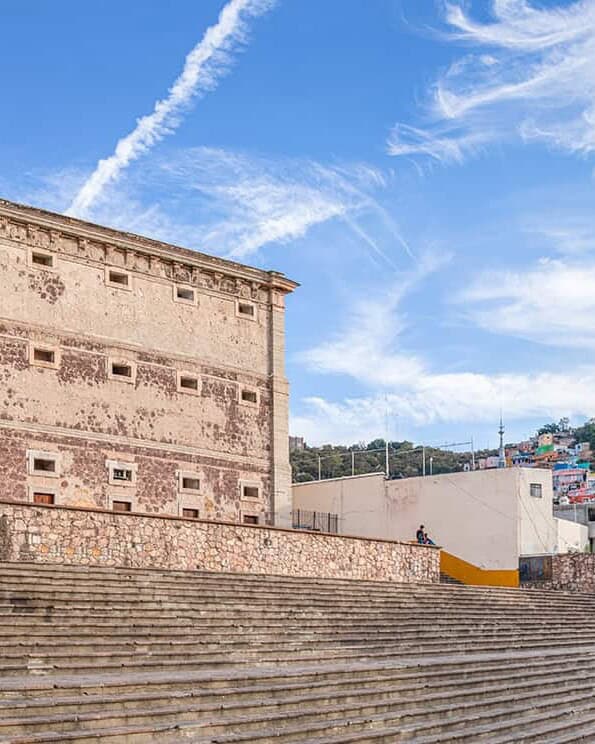Alhóndiga de Granaditas en Guanajuato, patrimonio cultural y turístico en México.