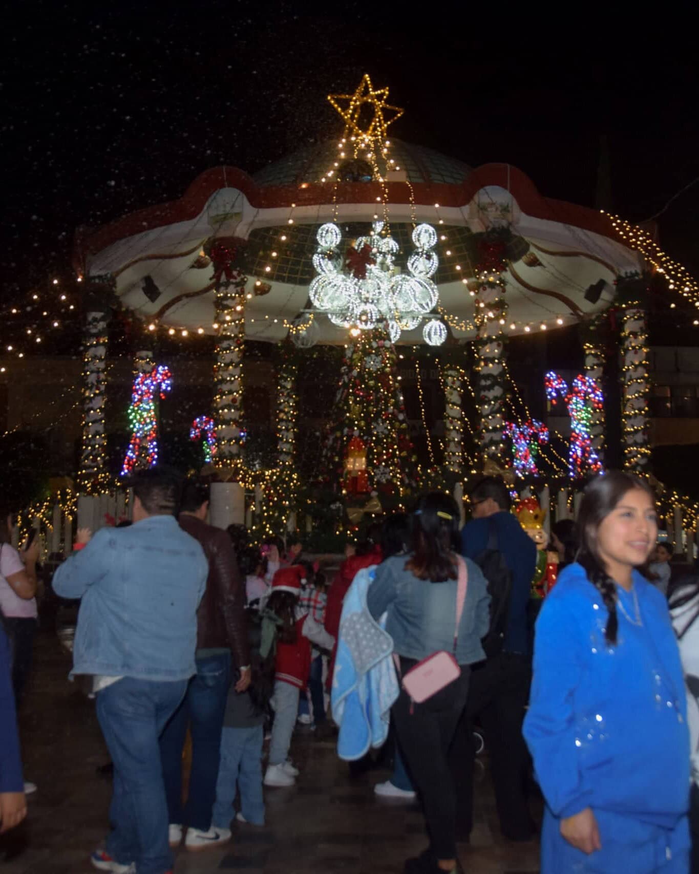 Christmas decorations in Guanajuato, festive atmosphere and lights on a special night.