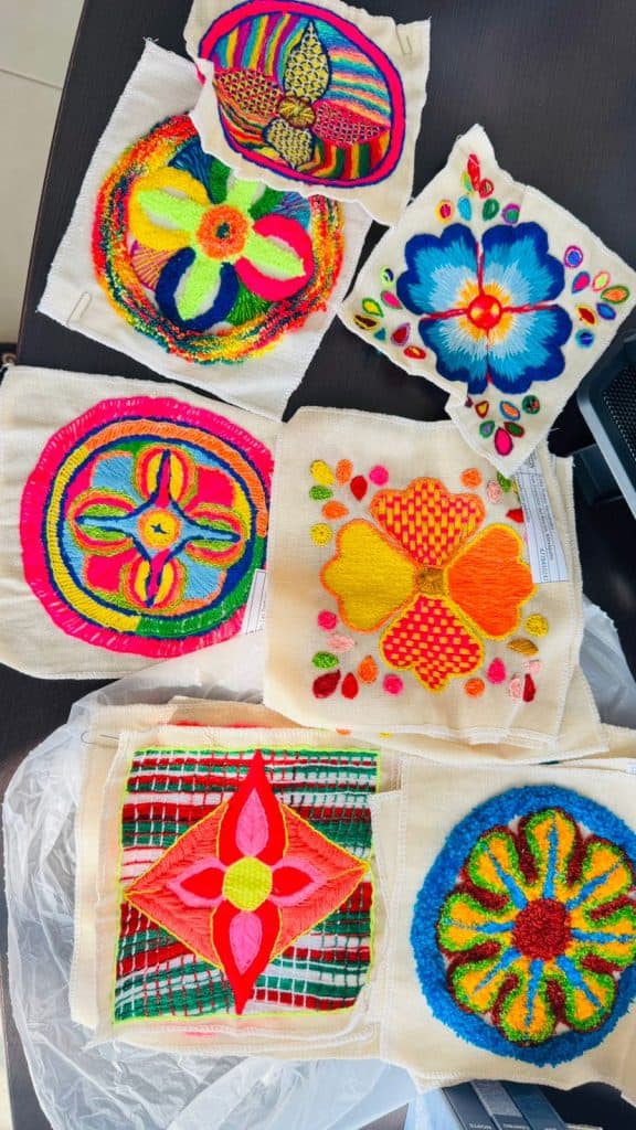 Bordadoras de Guanajuato participan en el récord Guinness de la exposición de bordado más grande del.