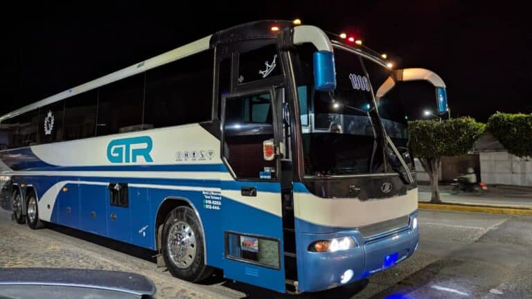 Tour bus in Guanajuato for excursions and sightseeing tours.