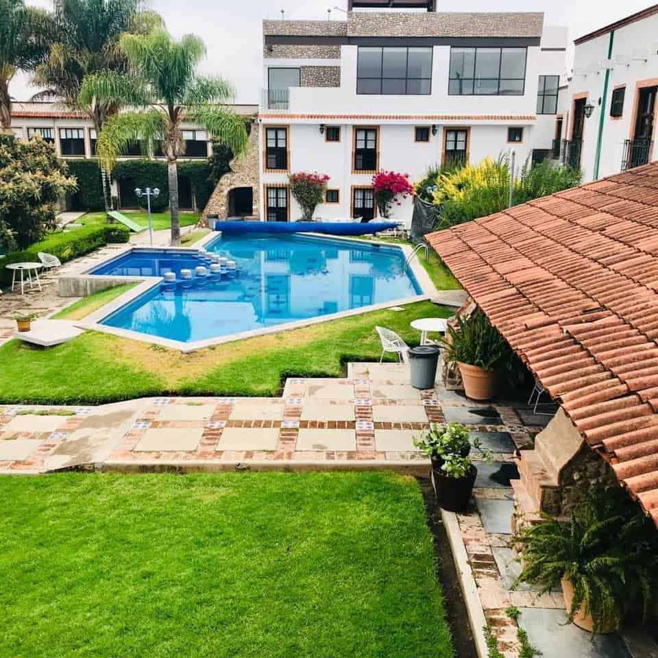Piscina y jardines del Hotel la Mansión en Guanajuato.