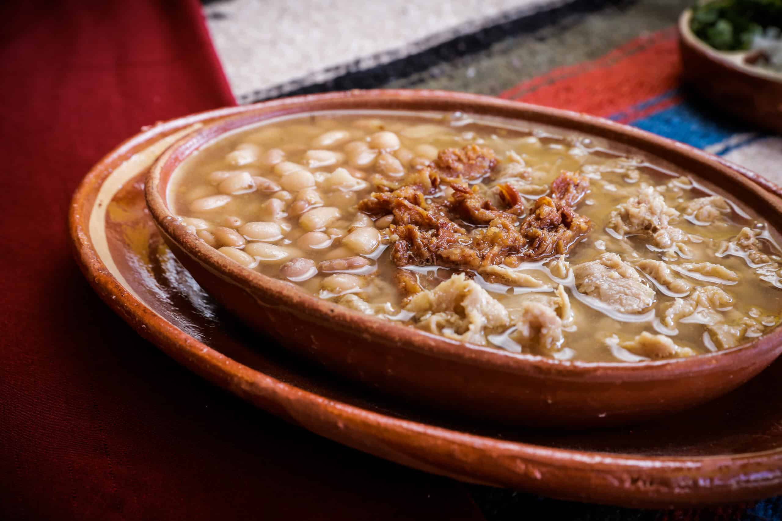 Plato de carne en su jugo tradicional de Guanajuato, M&eacute;xico.