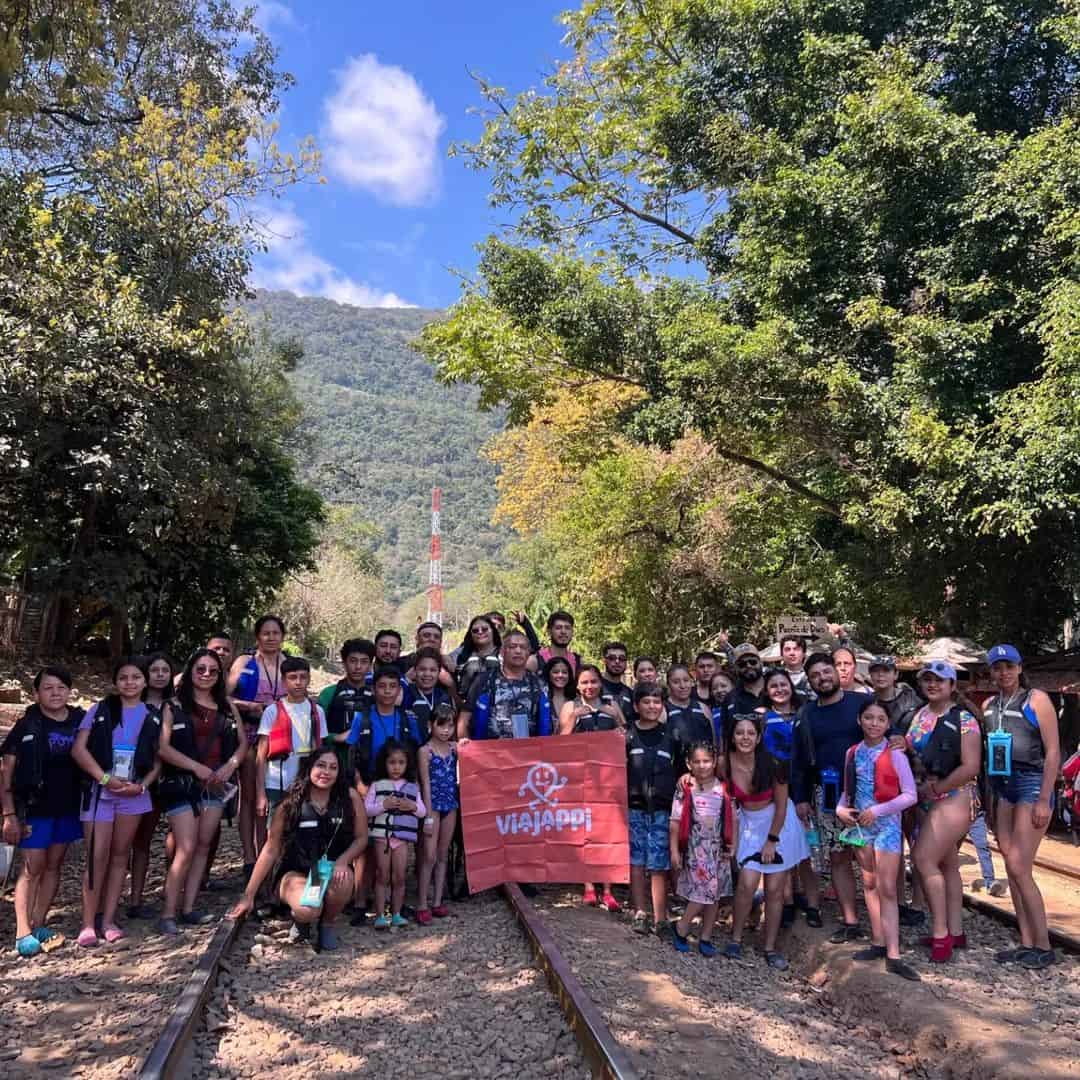 Group of tourists enjoying a nature tour in Guanajuato.