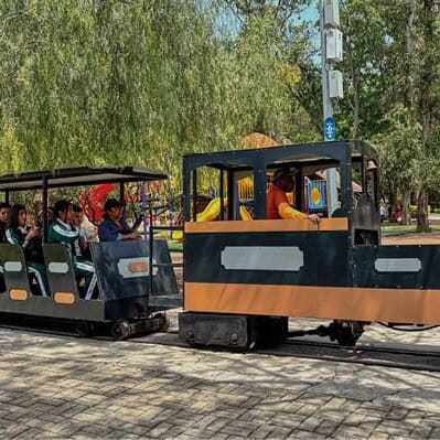 Tren turístico en Parque Zoológico de Irapuato, Guanajuato, México.