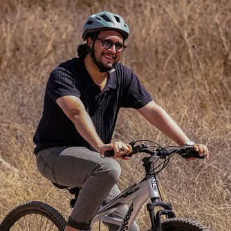 Hombre disfrutando ciclismo de montaña en Parque Ecoturístico SAN Miguel SC.