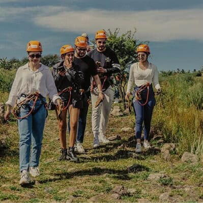 Grupo de turistas en aventura de ecoturismo en San Miguel SC.