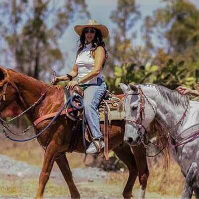 Pareja disfrutando paseo a caballo en Parque Ecoturístico y de Aventura SAN Miguel SC.