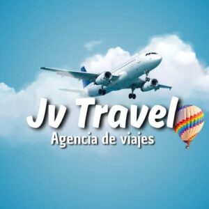 Airplane in flight with a hot air balloon in a blue sky, promoting travel and tourism in Guanajuato, Mexico.