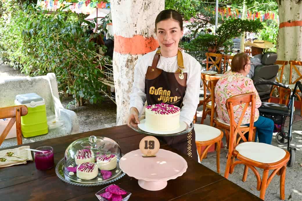 Pastel tradicional en evento de cocina guanajuatense.