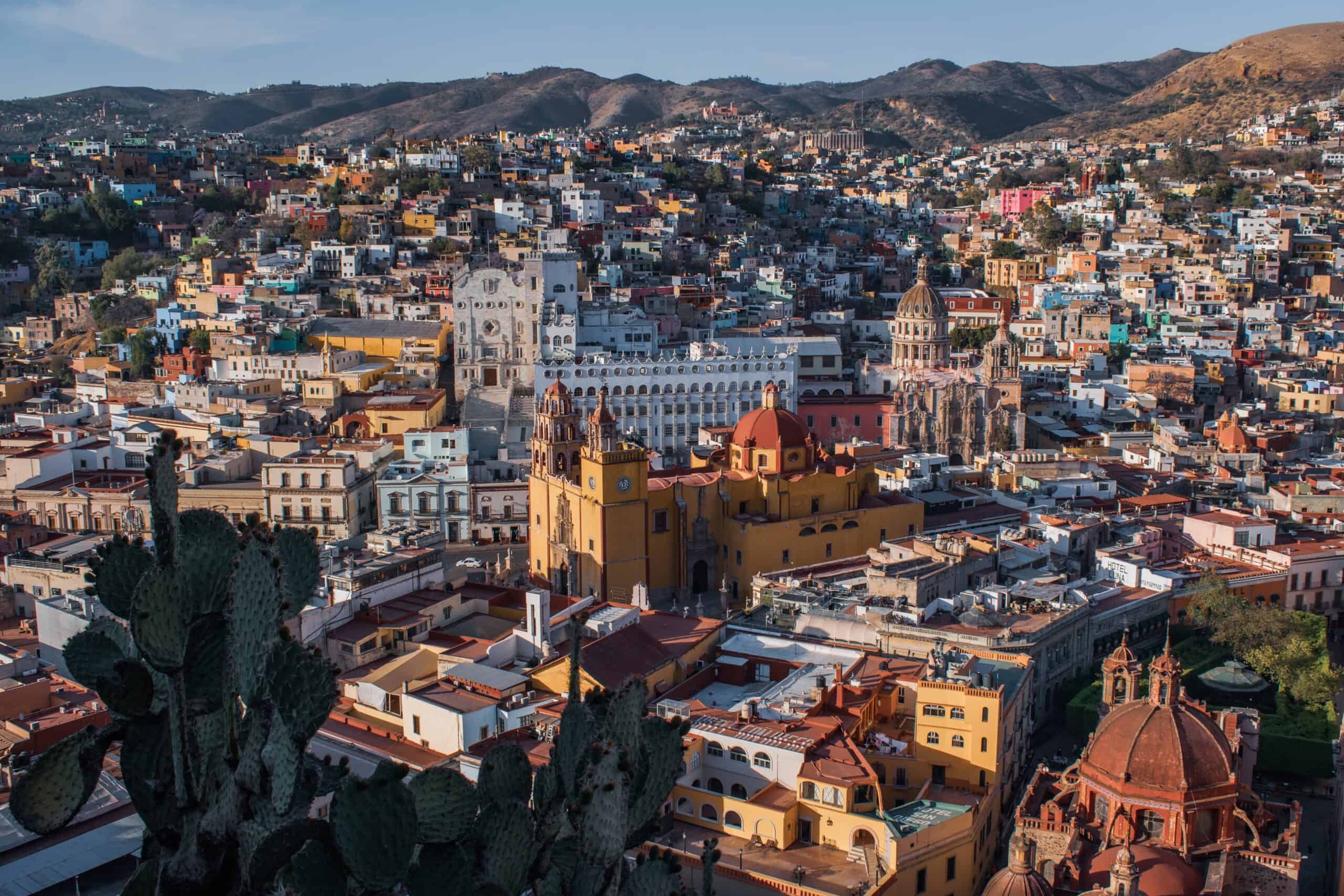 Guanajuato, ciudad colonial en México, famosa por su centro histórico, calles pintorescas y patrimon.
