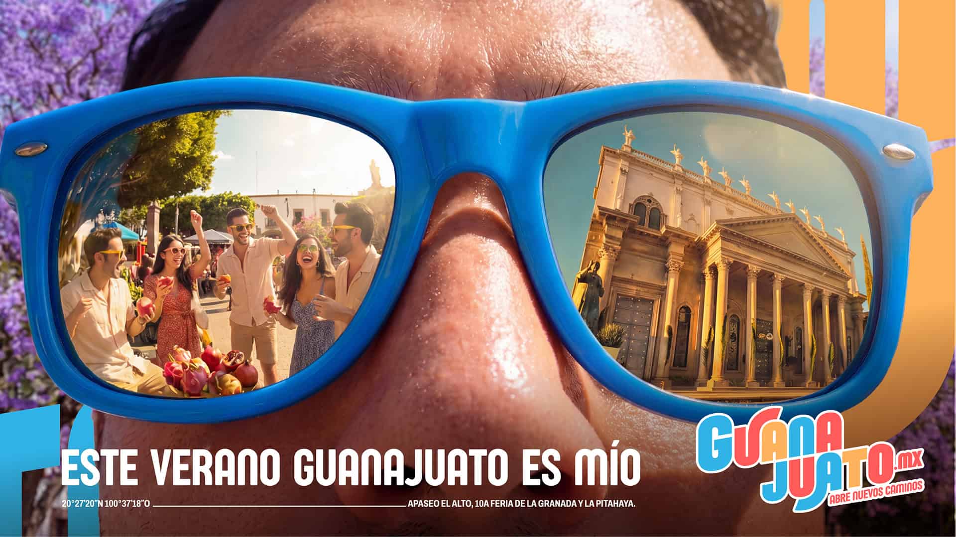 Turistas disfrutando en un festival en Guanajuato con vista a la Alhóndiga de Granaditas.