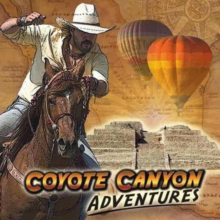 Aventuras en Coyote Canyon con globos aerost&aacute;ticos y jinete a caballo.
