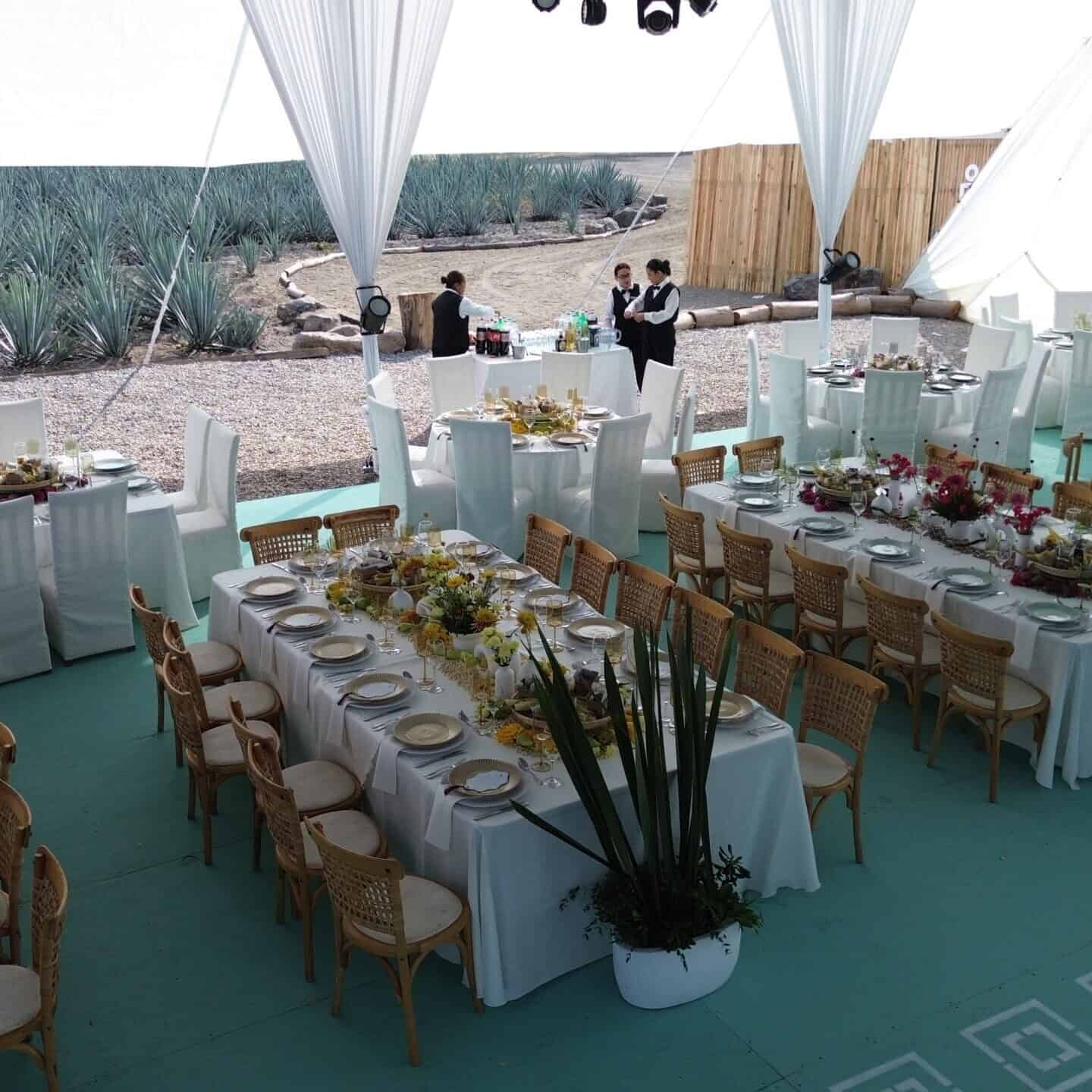 Decoración elegante para evento en Hotel y Parque Acuático La Caldera en Guanajuato.