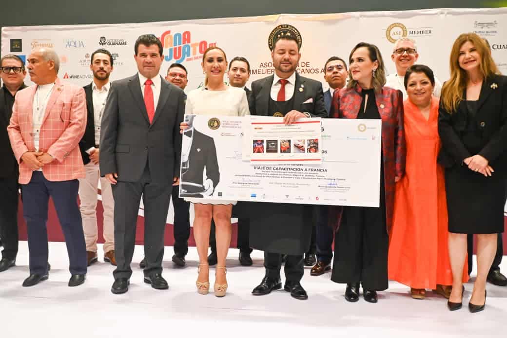 Turismo en Guanajuato, evento oficial en México, con autoridades y representantes del sector turísti.