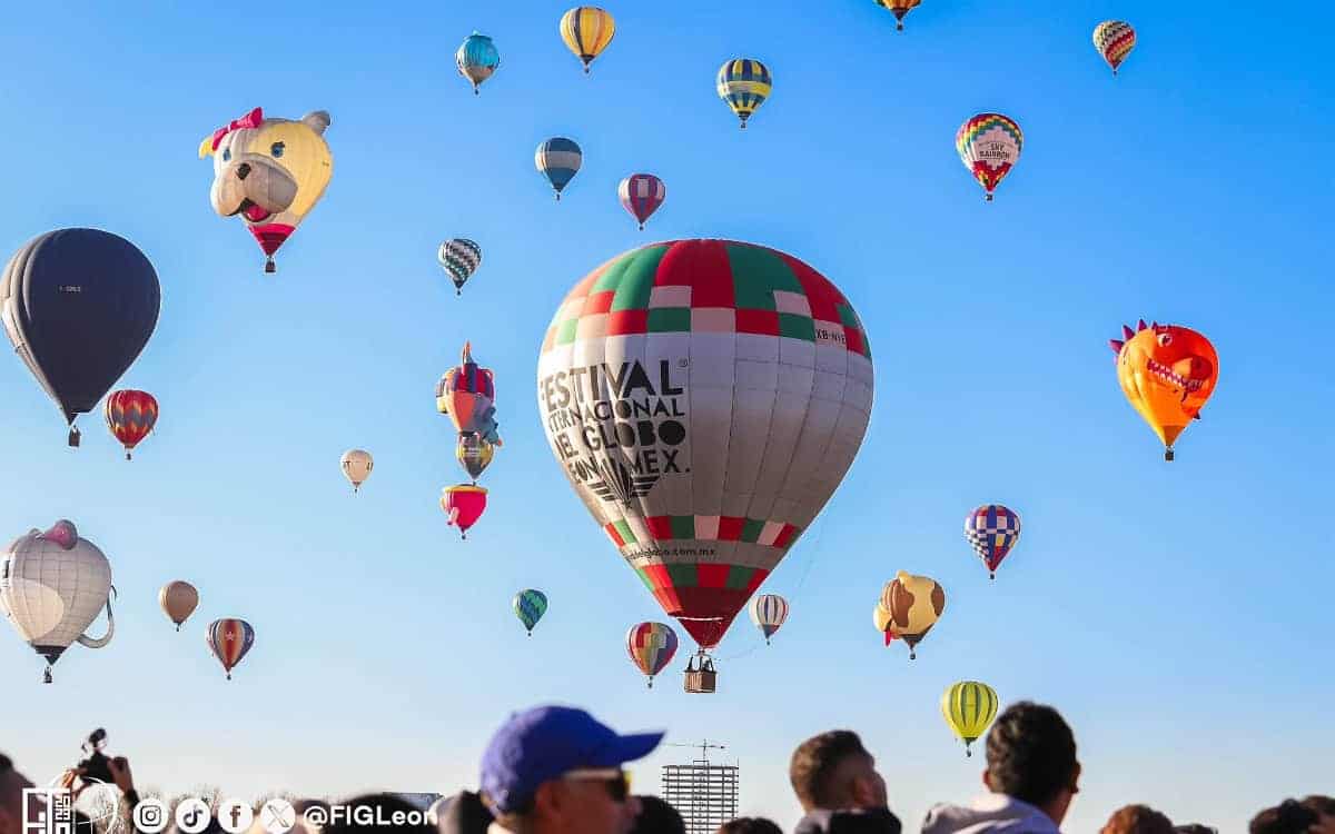 Colorful hot air balloons in the sky over León, Guanajuato.