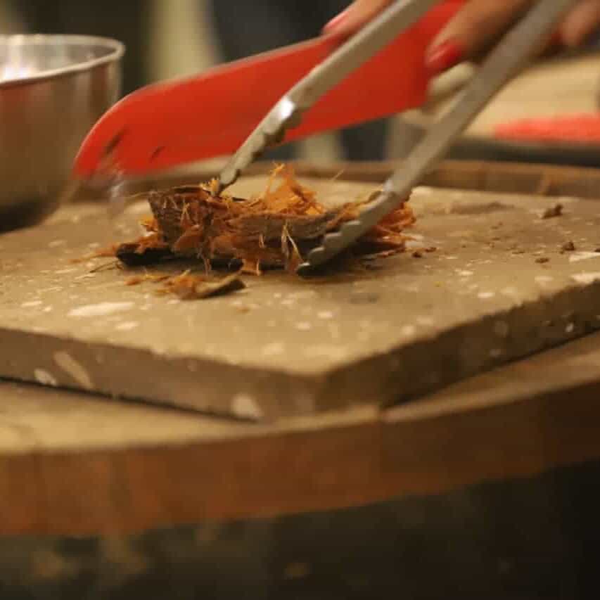 Preparación tradicional de carne en la Temporada Gastronómica Guanajuato.