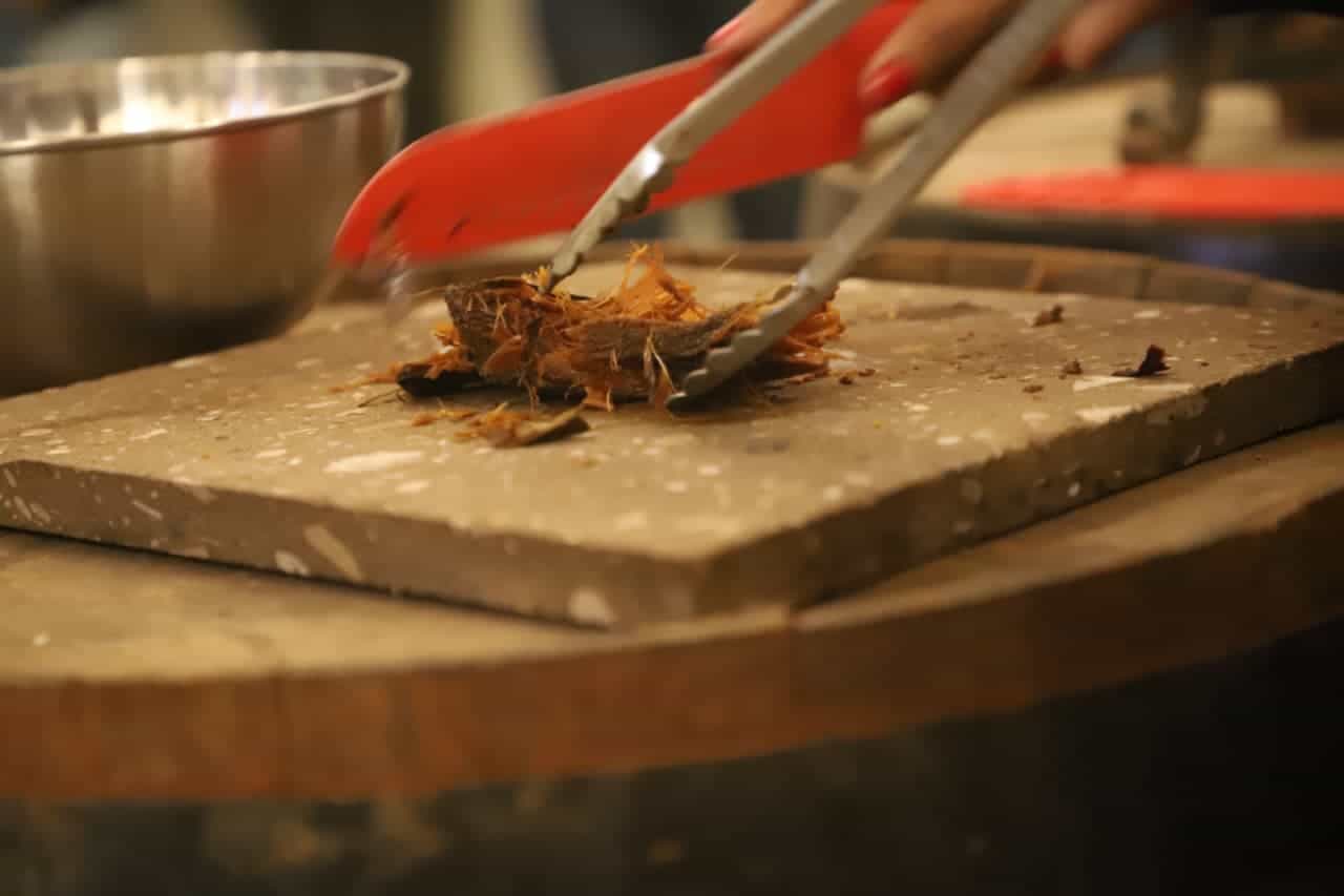 Preparación tradicional de carne en la Temporada Gastronómica Guanajuato.