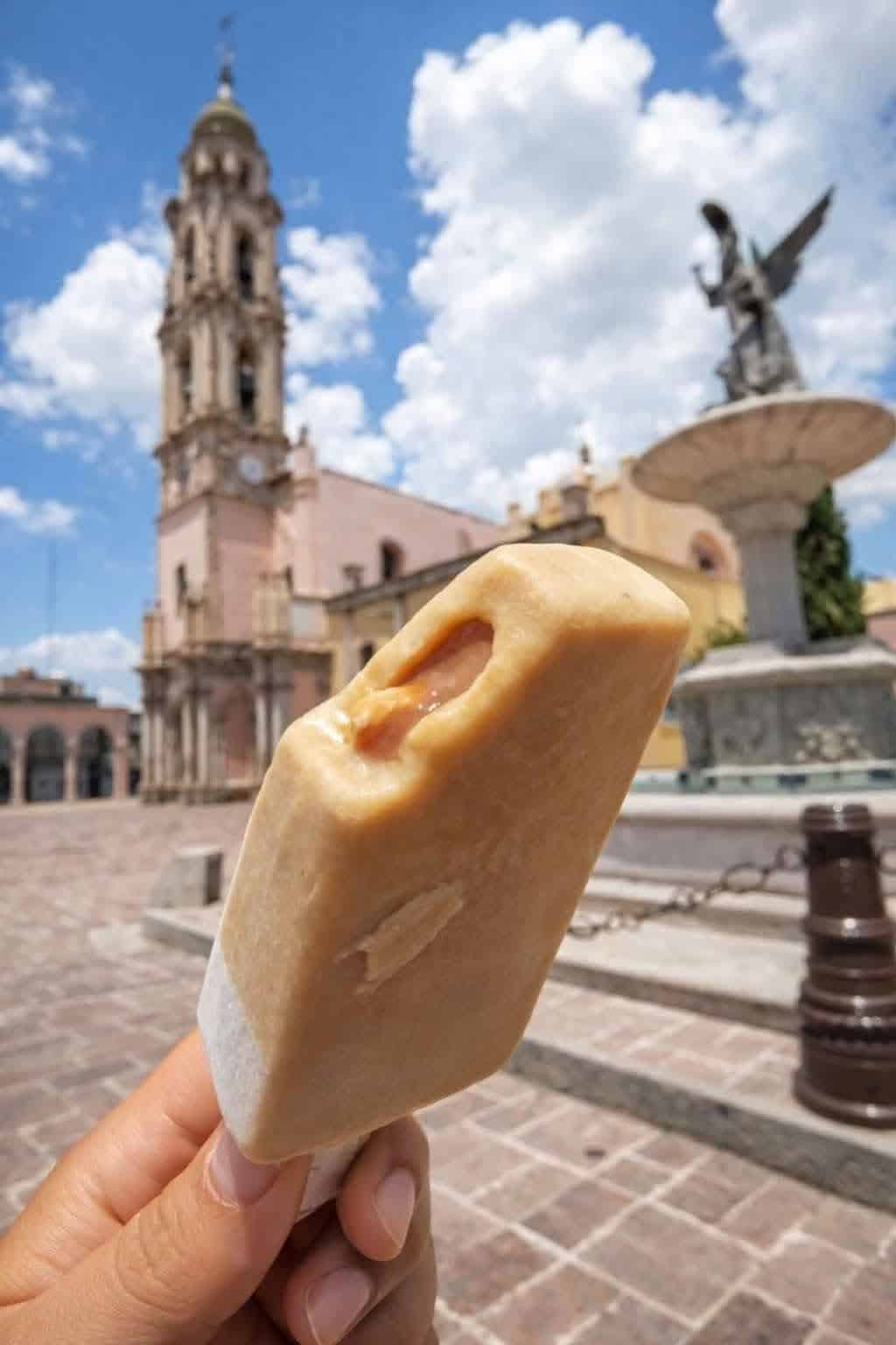 Helado de vainilla en la plaza principal de Morole&oacute;n y Uriangato.