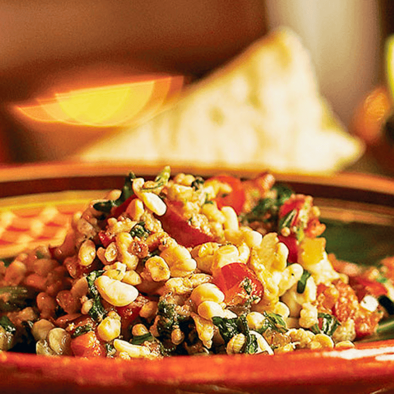 Ensalada de amaranto y semillas con tomate y cebolla, típica de Guanajuato.