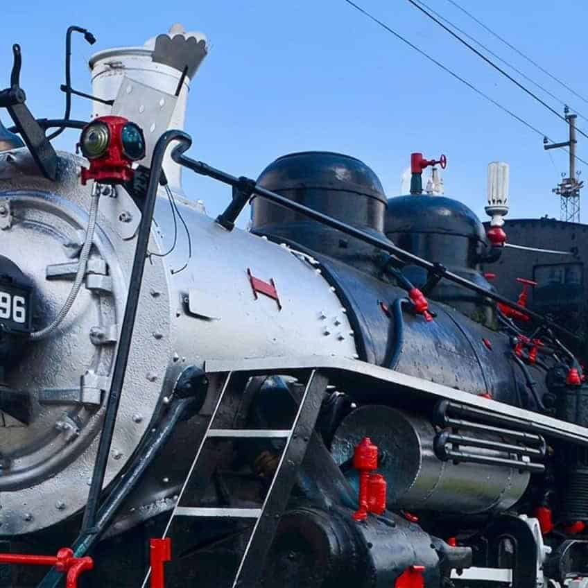 Locomotora antigua en un día soleado en Guanajuato, México.