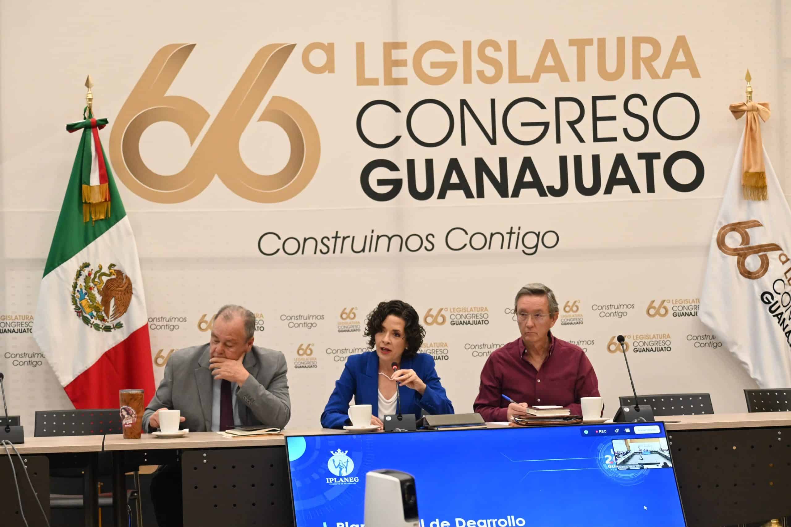 Participantes en conferencia sobre protecci&oacute;n de biodiversidad en Guanajuato.