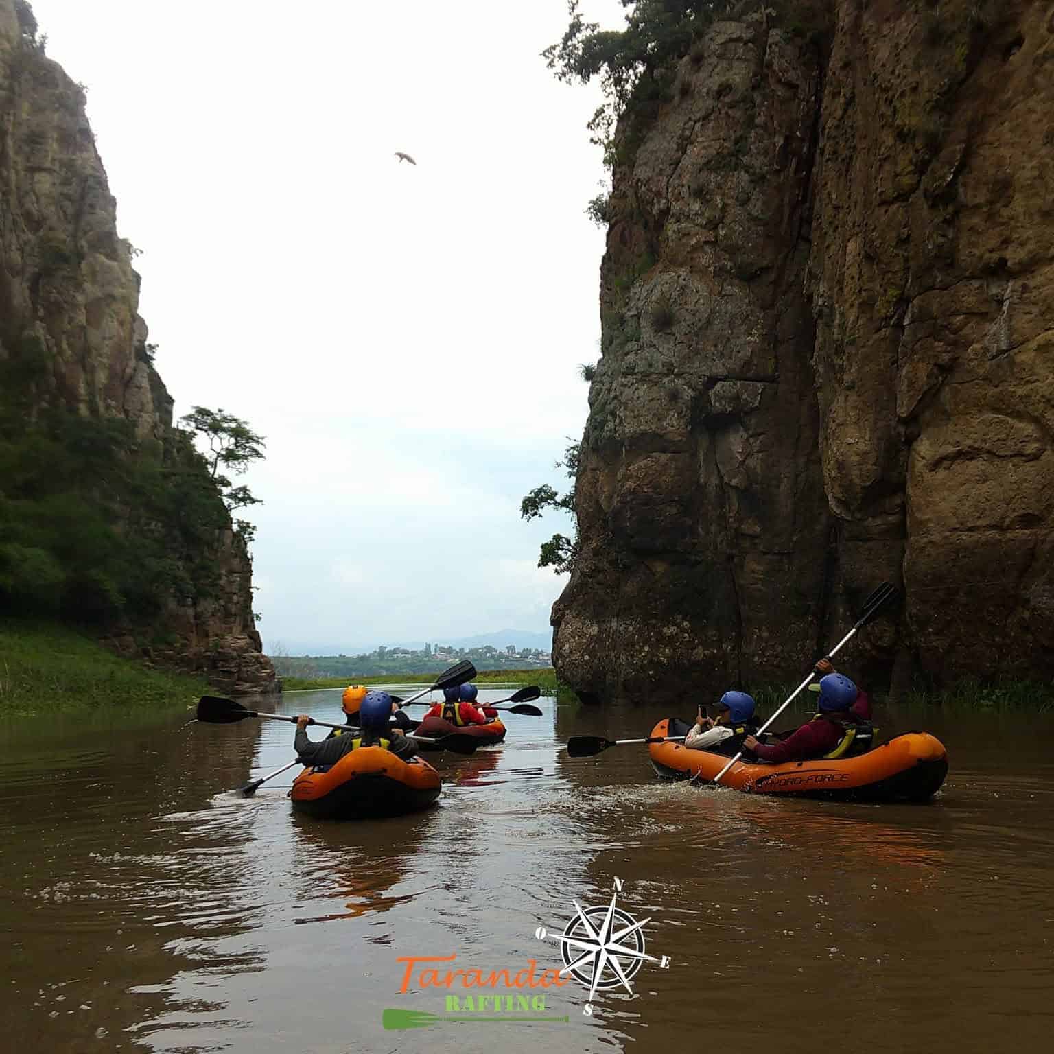 Aventuras de rafting en Guanajuato con vistas de cañones y río.