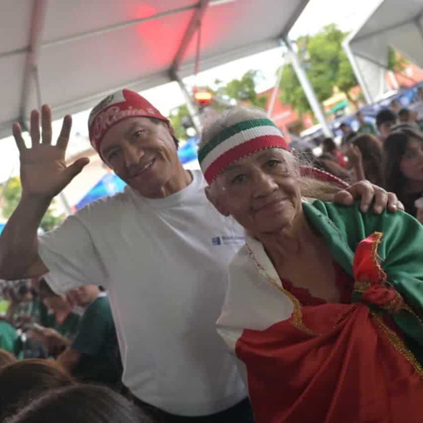 Disfrutando festivales tradicionales en Guanajuato, México, con alegría y cultura en un evento al ai.
