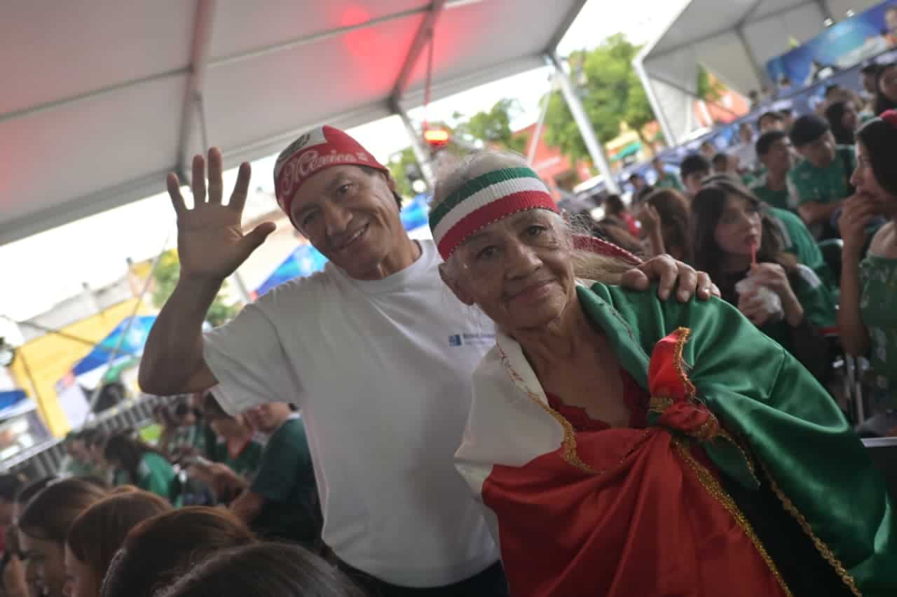Disfrutando festivales tradicionales en Guanajuato, México, con alegría y cultura en un evento al ai.