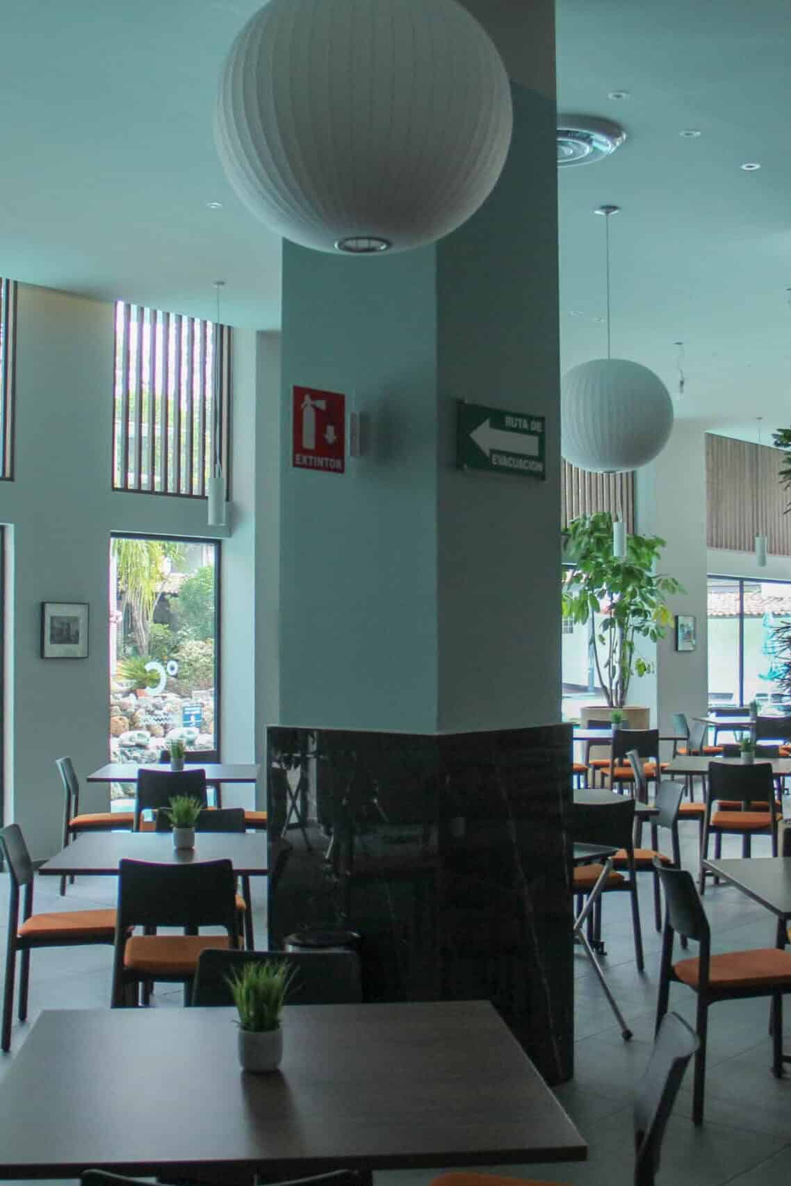 Interior del restaurante en Hotel y Parque Acuático La Caldera, Guanajuato.