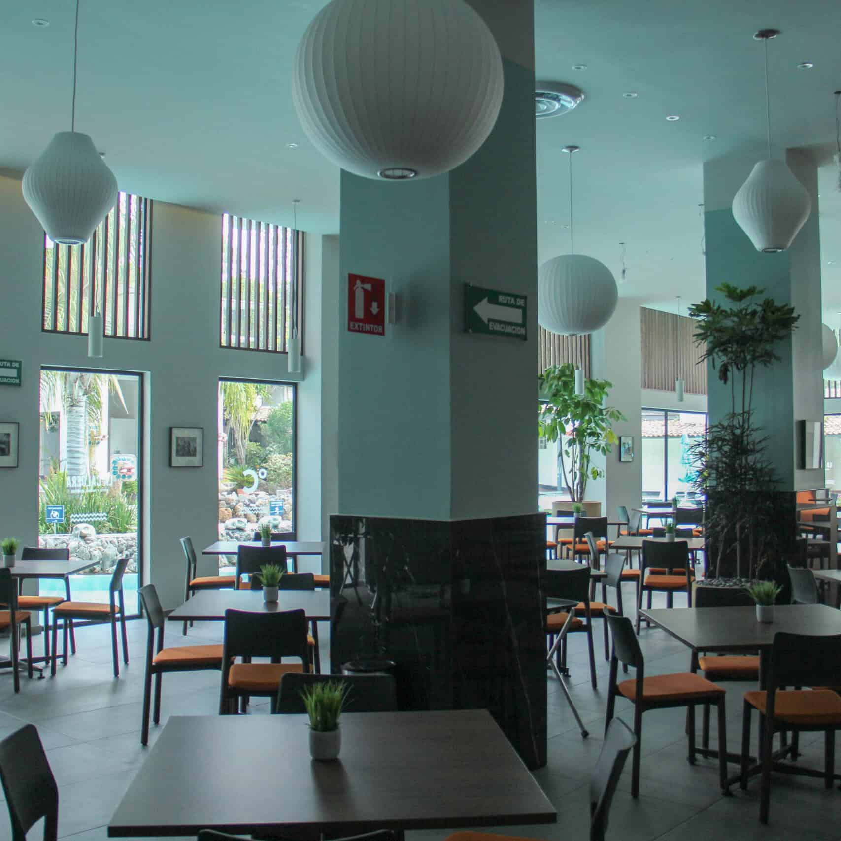 Interior del restaurante en Hotel y Parque Acuático La Caldera, Guanajuato.