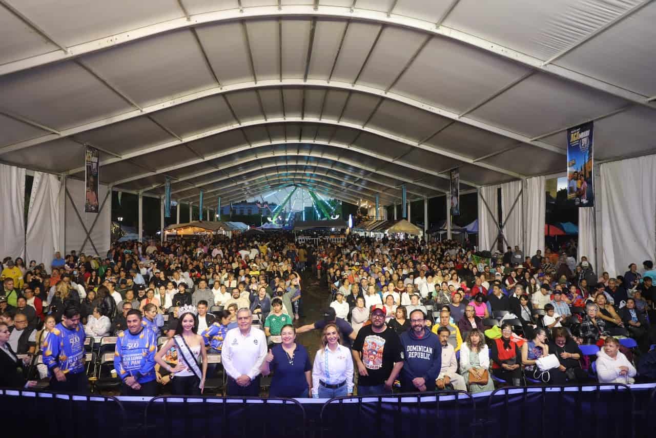 Gran evento cultural en Ac&aacute;mbaro con gran asistencia de p&uacute;blico.