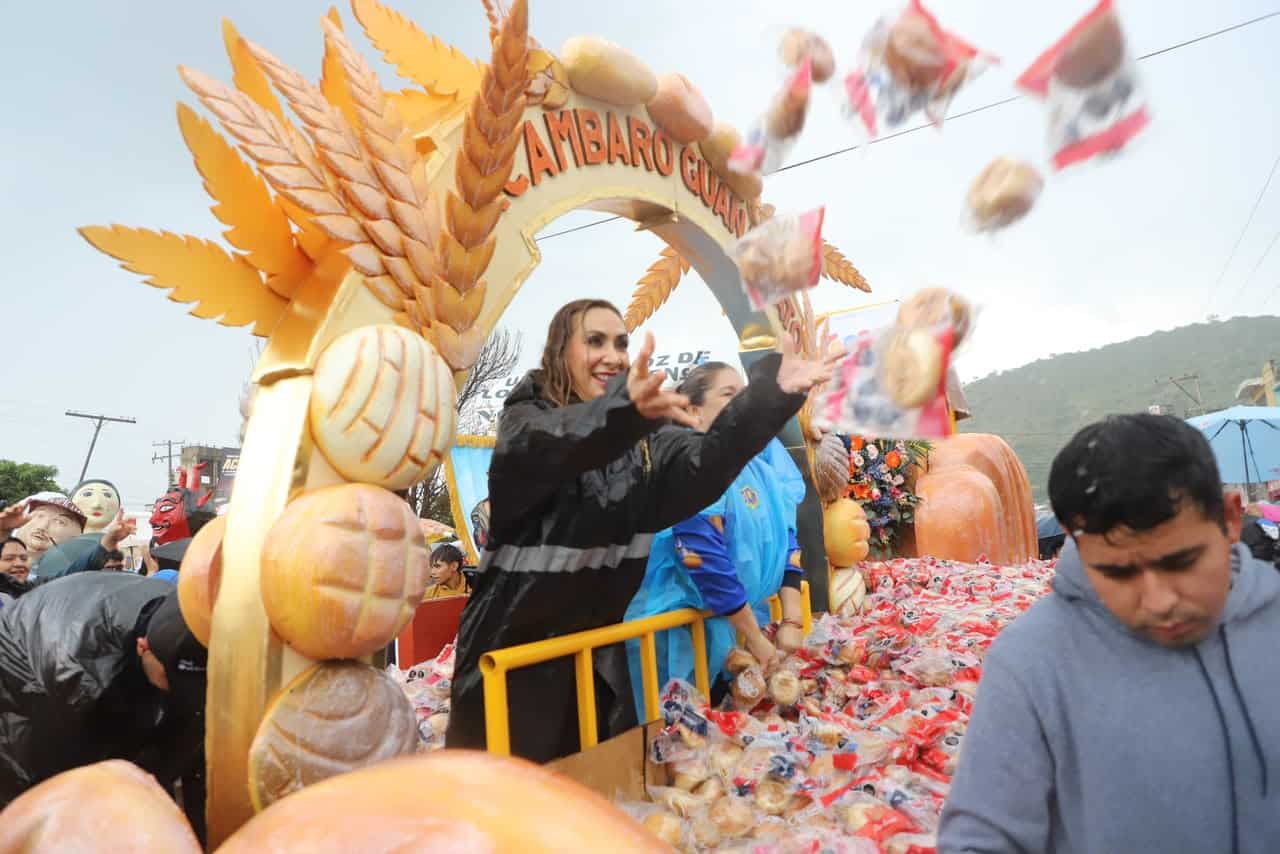 Celebración en Acámbaro con pan y tradiciones en la feria local.