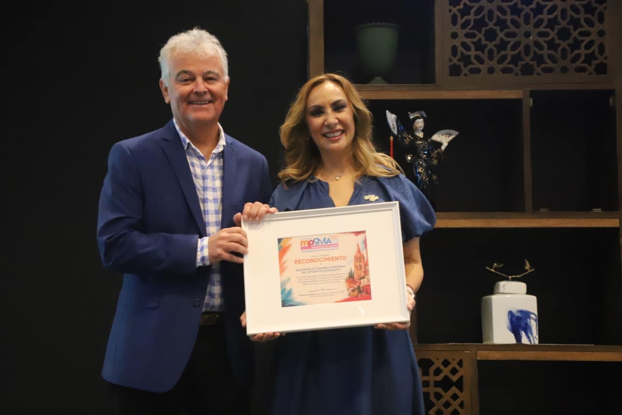 Reconocimiento en evento de turismo en San Miguel de Allende.