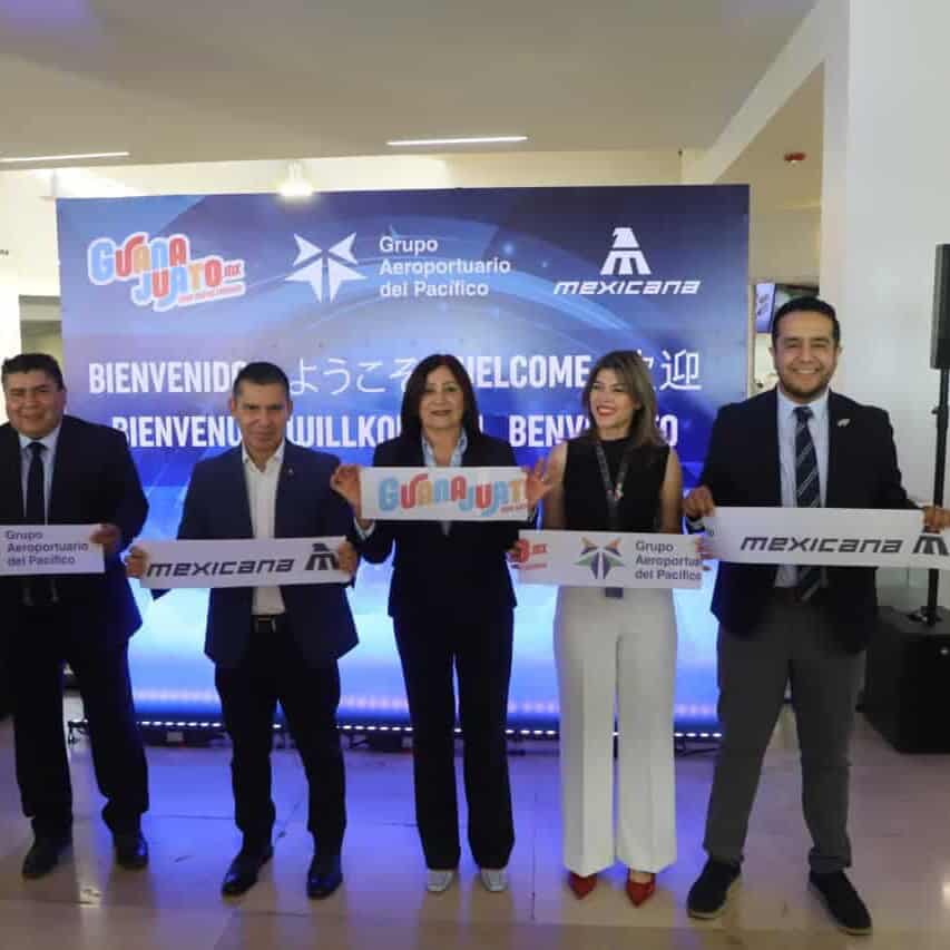 Inauguración de la nueva ruta aérea Bajío–AIFA en Guanajuato con autoridades y ejecutivos.