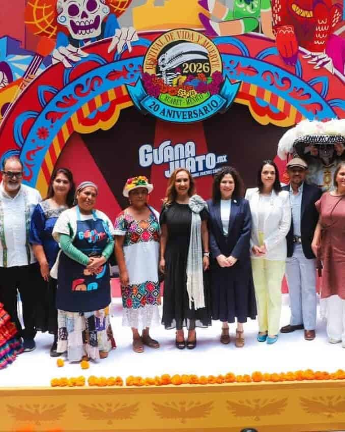 Celebración del Festival de Vida y Muerte en Guanajuato con cultura y tradiciones mexicanas.