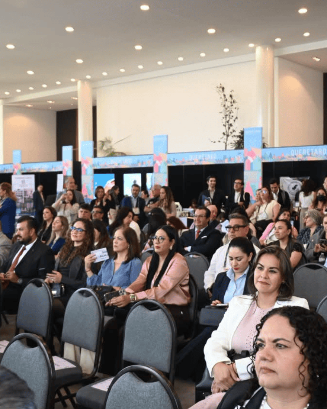 Meeting conference participants in Guanajuato, a prominent destination for conventions.