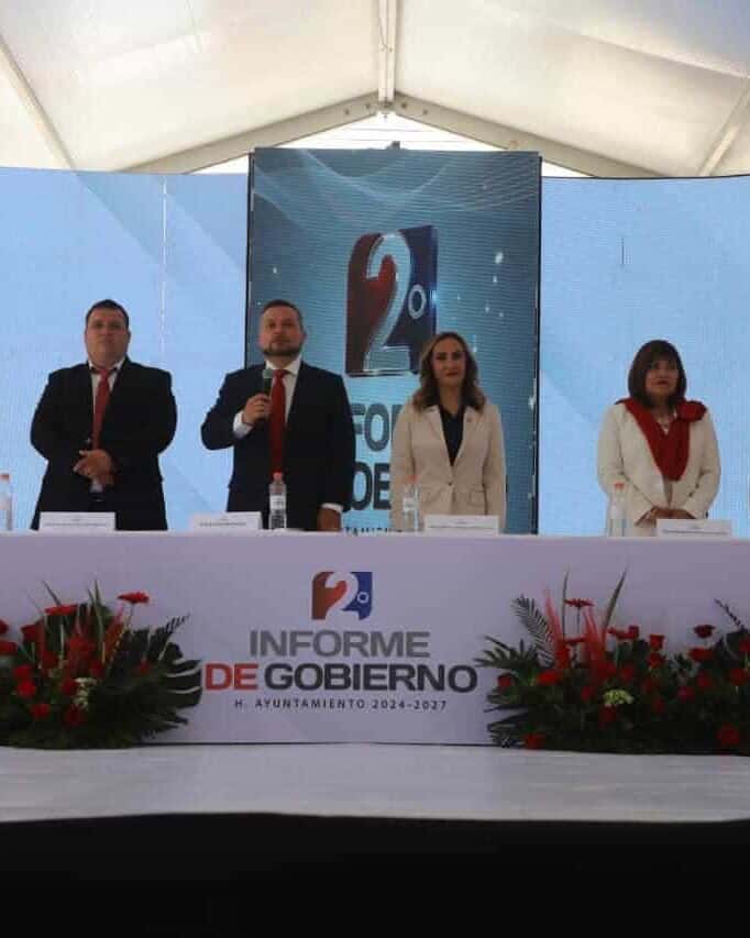 Authorities at community tourism event in Guanajuato.