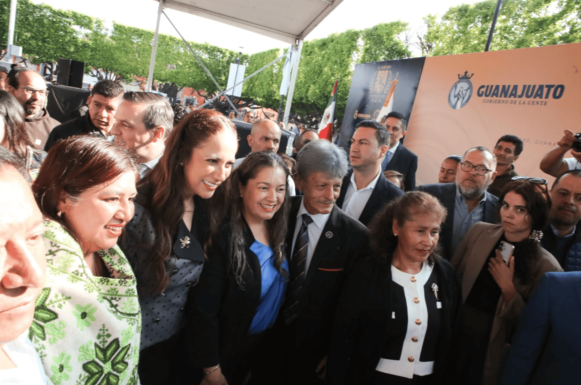 Autoridades y comunidad en evento conmemorativo en Acámbaro, Guanajuato.