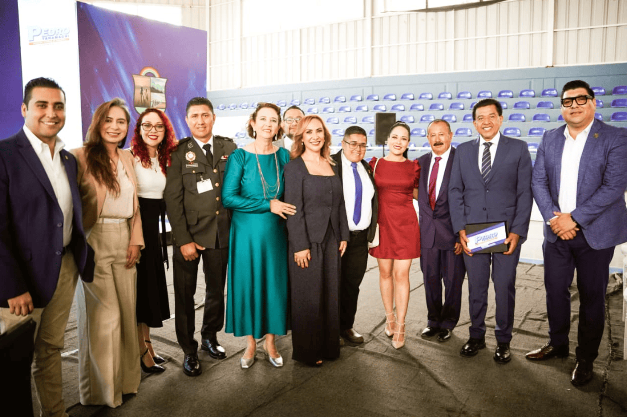Grupo de personas en evento turístico en Guanajuato, México.