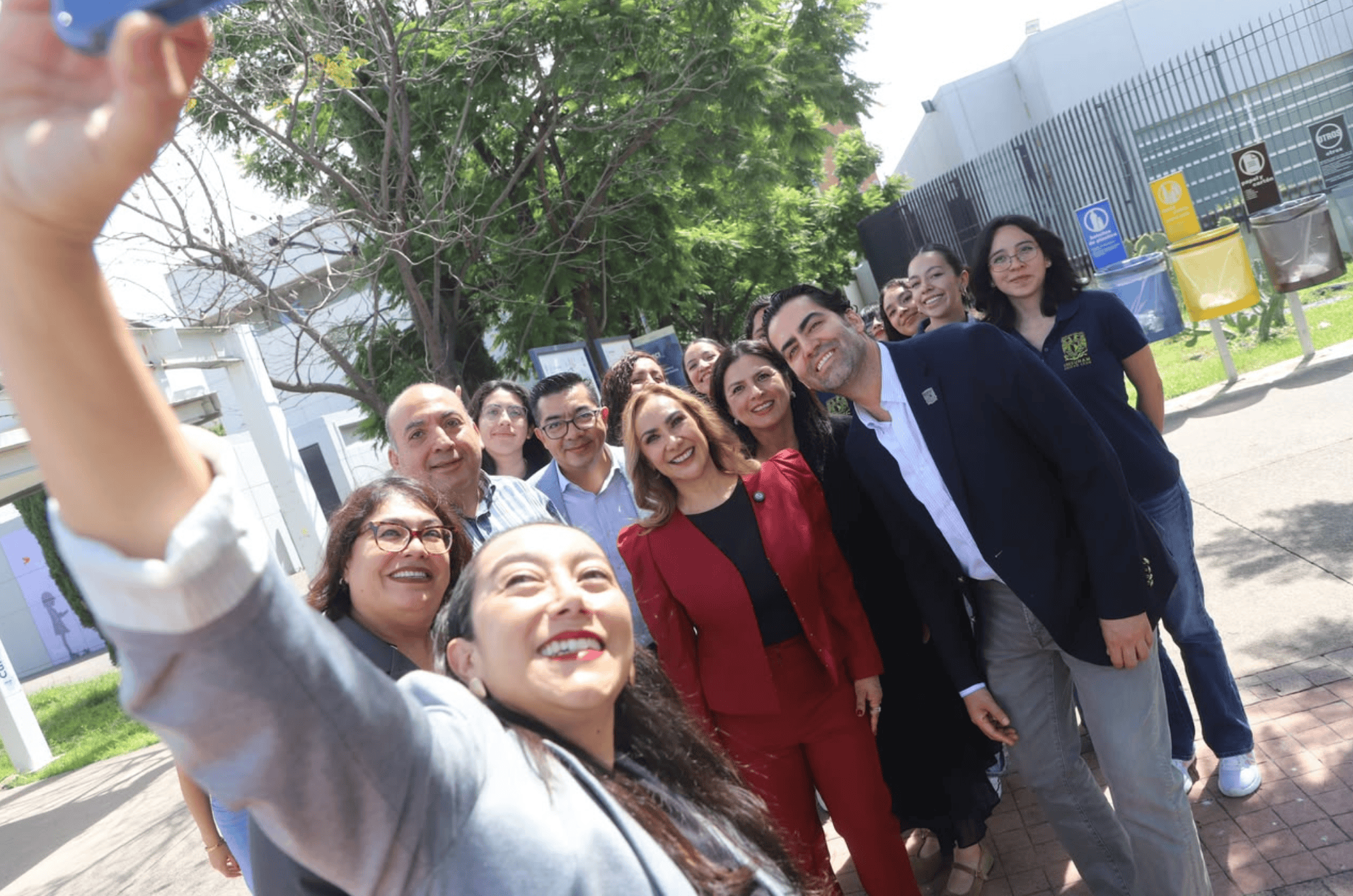 Grupo de personas en evento de turismo en Guanajuato, México.