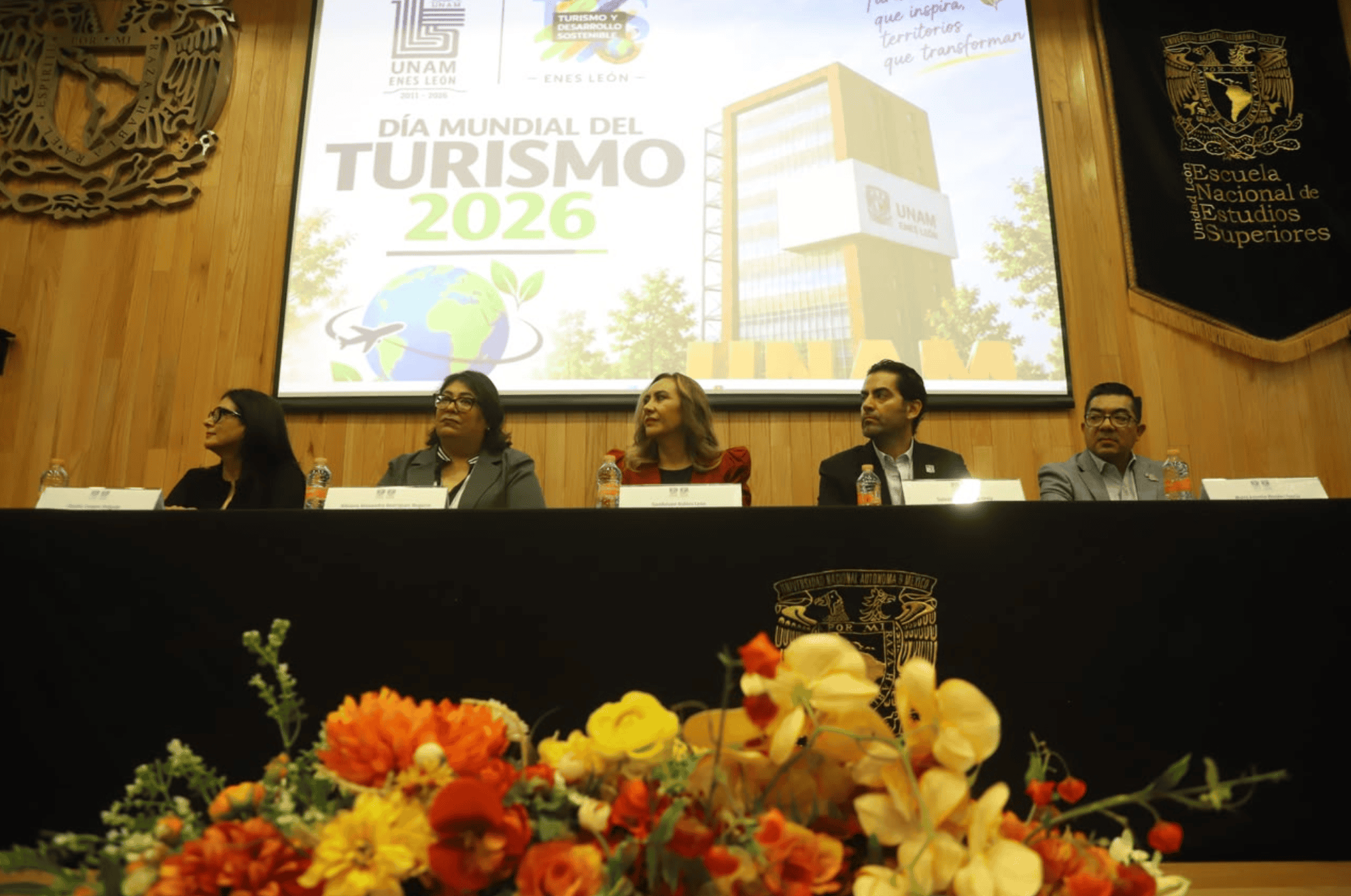 Panel de expertos en turismo en evento de Guanajuato y UNAM.