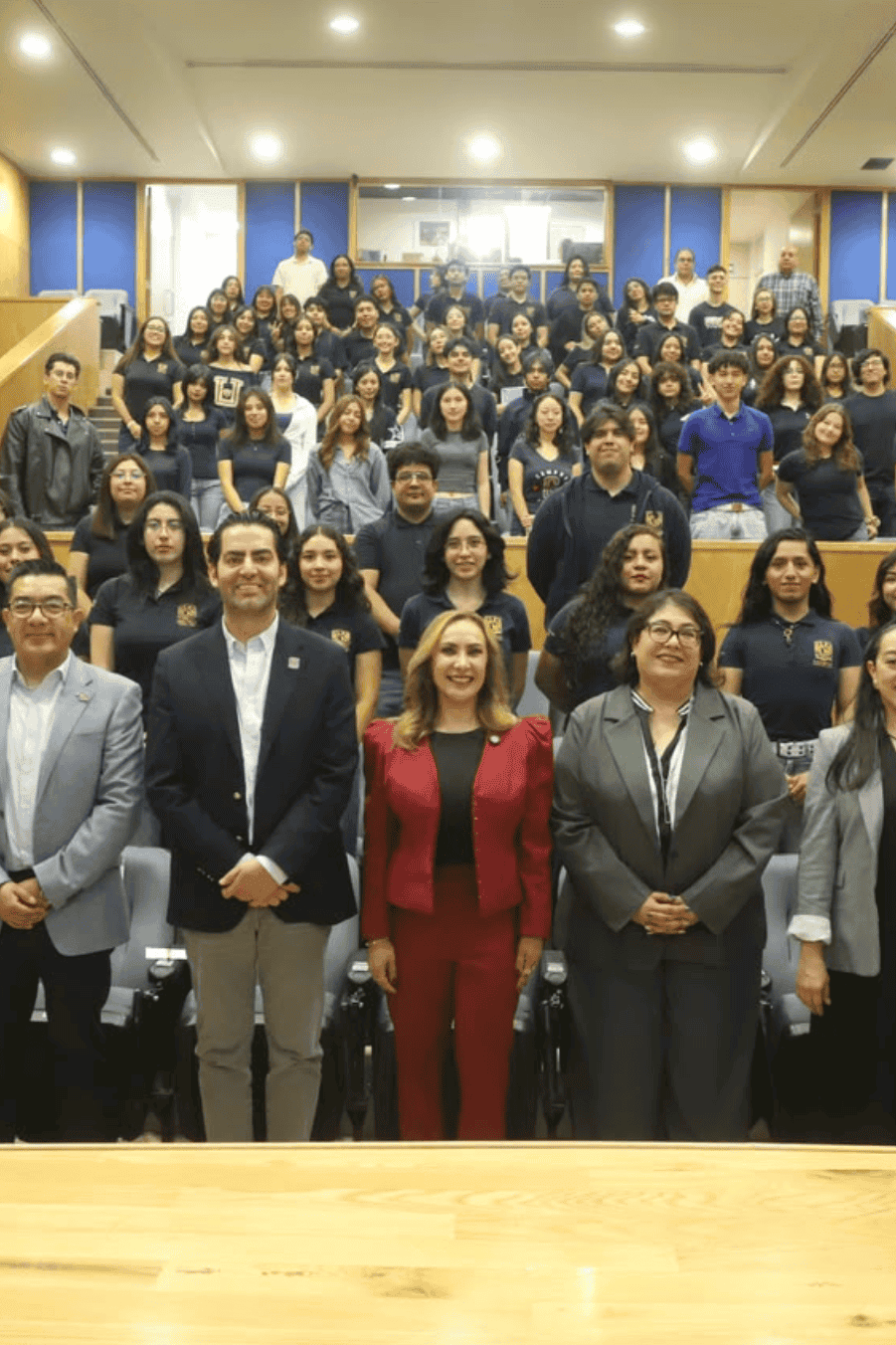 Grupo de personas en evento de turismo y desarrollo sostenible en Guanajuato.