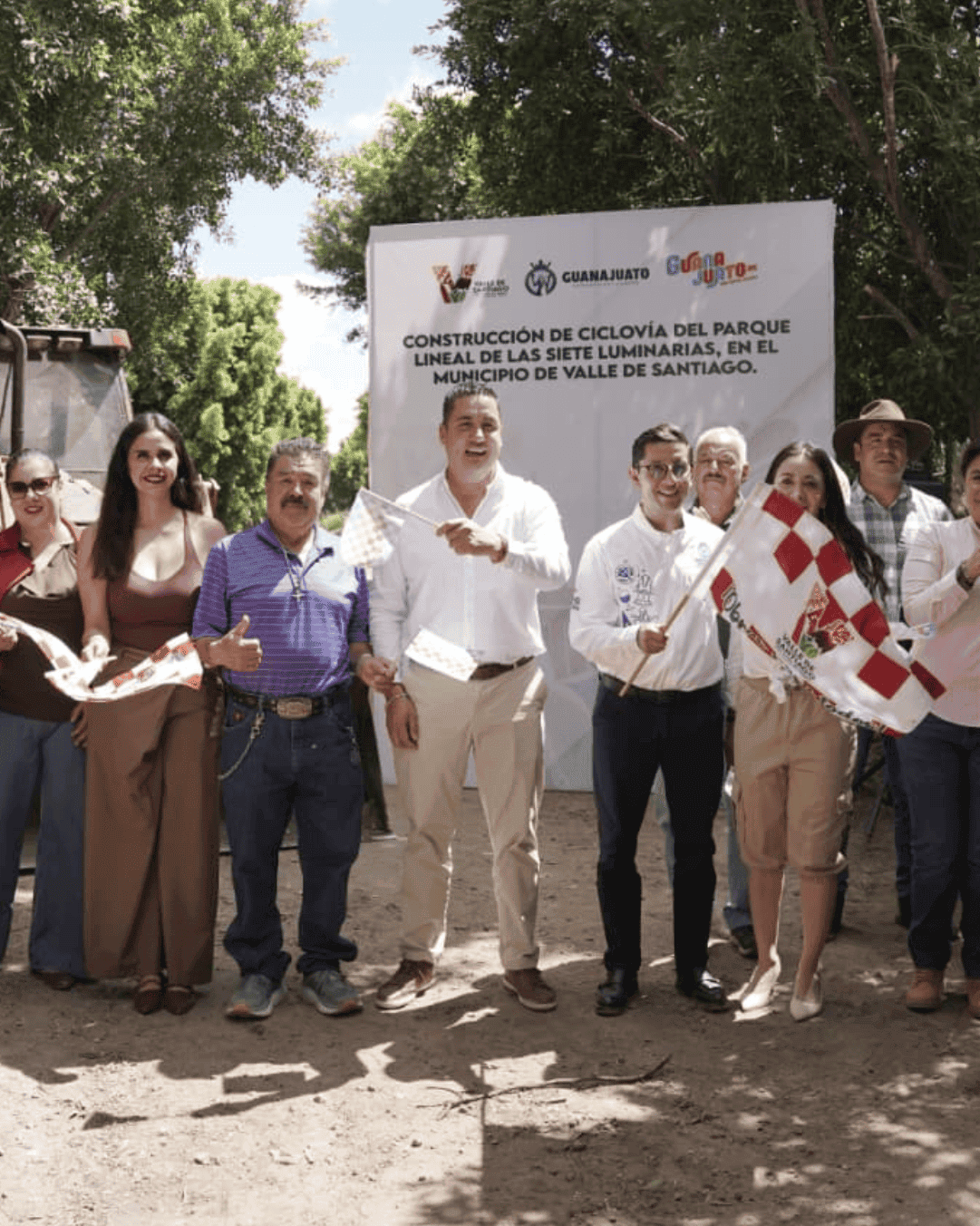Inauguración de ciclovía en el Parque Lineal de las Siete Luminarias en Valle de Santiago.