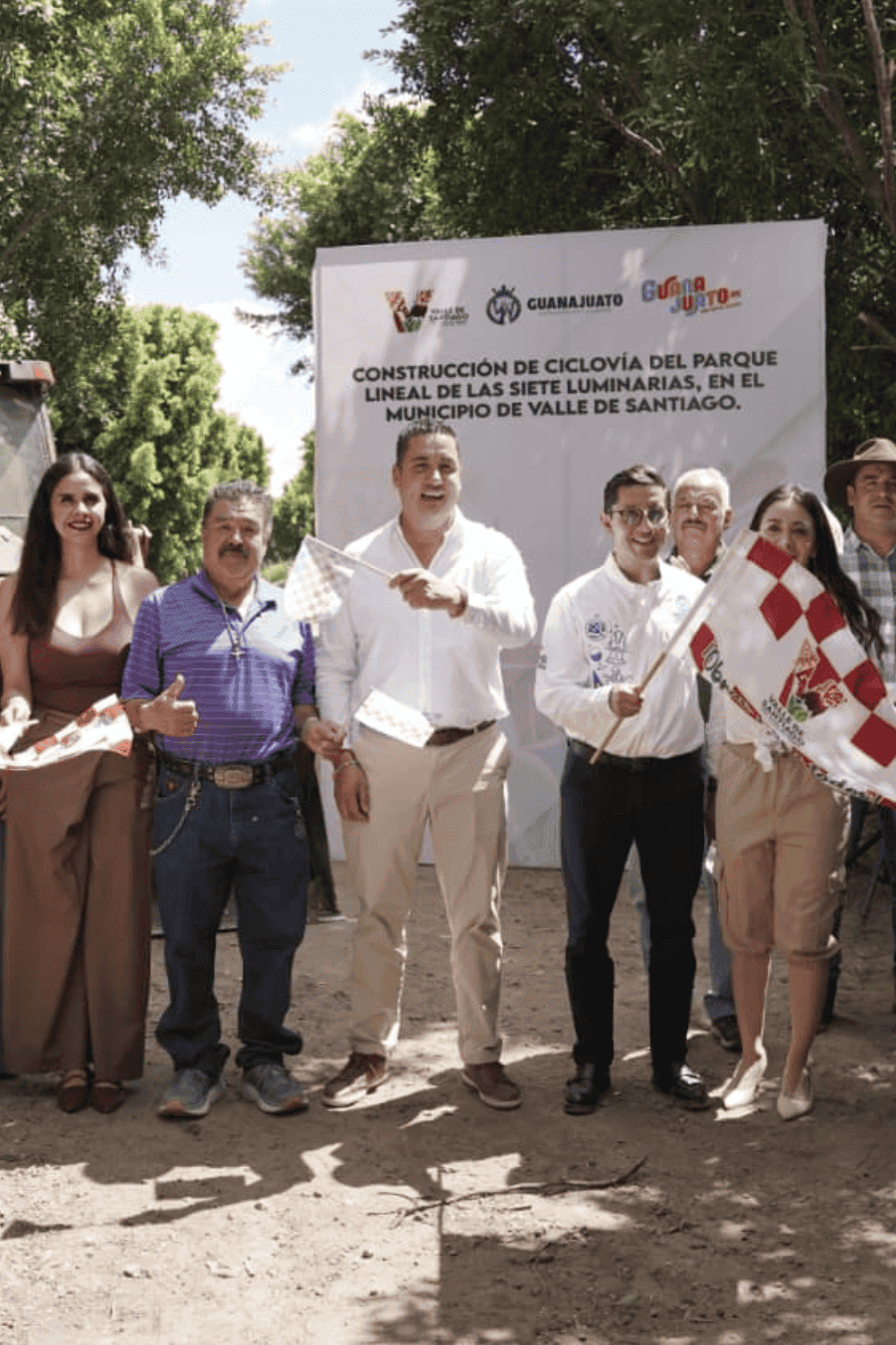 Inauguración de ciclovía en el Parque Lineal de las Siete Luminarias en Valle de Santiago.