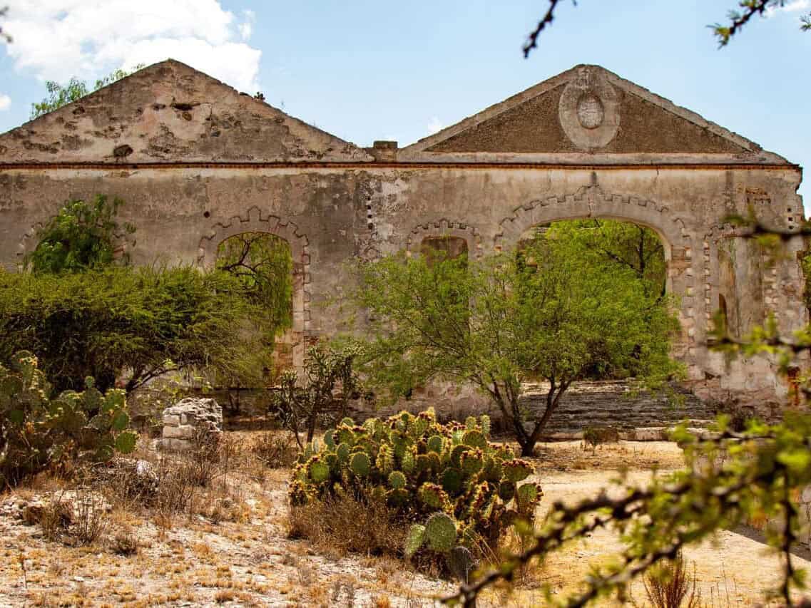 Ruinas de una antigua mina en Mineral de Pozos, Guanajuato.