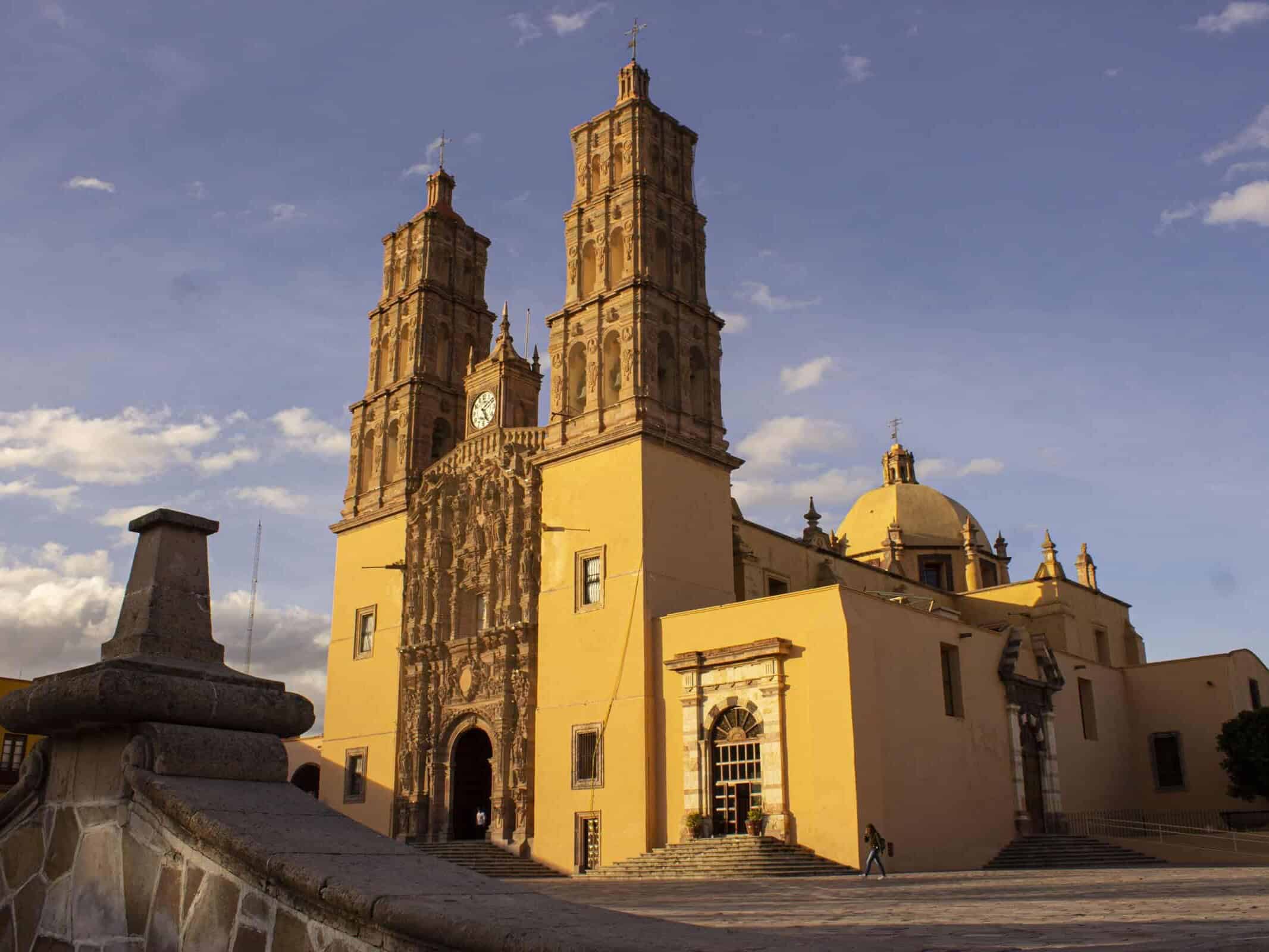 Parroquia de Nuestra Señora de los Dolores al atardecer, Dolores Hidalgo.