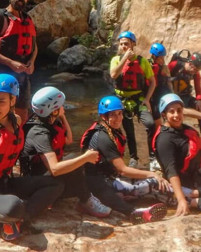 Group wearing helmets and life jackets during a canyoning tour in a canyon in Guanajuato.